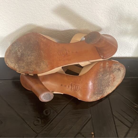 Vía Espiga Heels - Picture 12 of 14